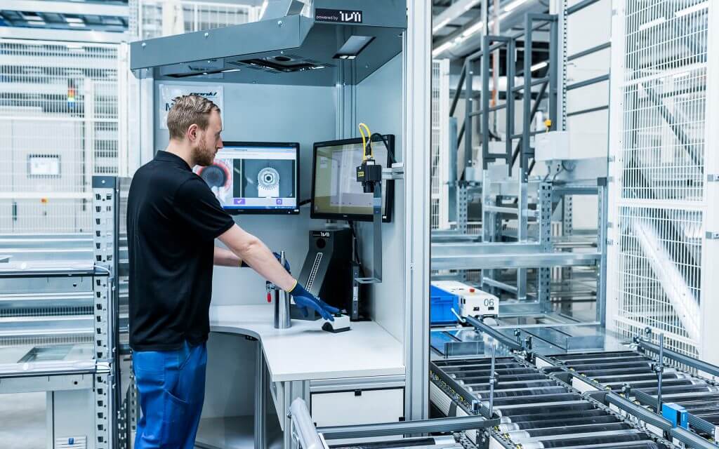 Intelligent work stations in a smart factory Pankl High Performance Systems