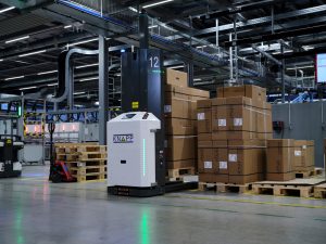 Fronius, warehouse automation, AMR, pallet transport
