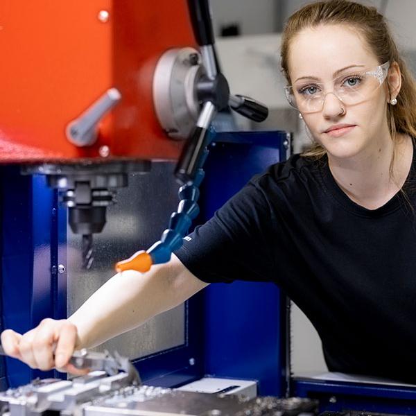 Nadine Feiertag, apprentie en technique des métaux en 2ème année d’apprentissage chez KNAPP à Hart bei Graz